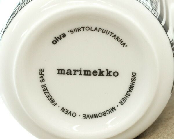 マリメッコ（marimekko） シイルトラプータルハ/SIIRTOLAPUUTARHA マグカップ 250ml ブラック
