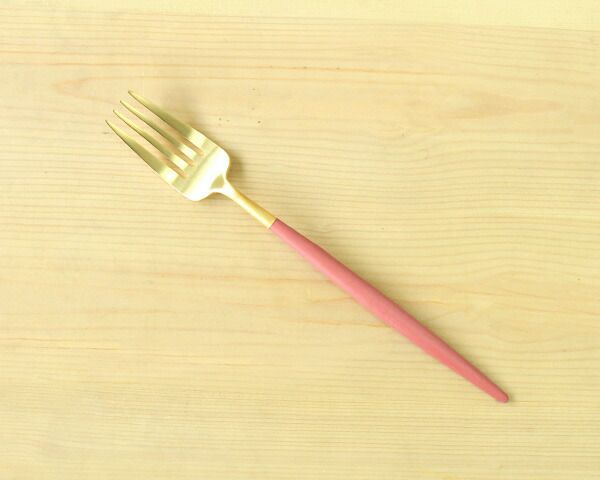 クチポール（Cutipol） ゴア/GOA ディナーフォーク レッドマットゴールド