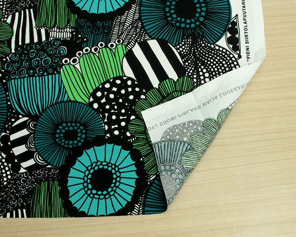 マリメッコ（marimekko） ピエニ シイルトラプータルハ/PIENI SIIRTOLAPUUTARHA コットンファブリック(生地) (30cm以上から10cm単位で切り売り)