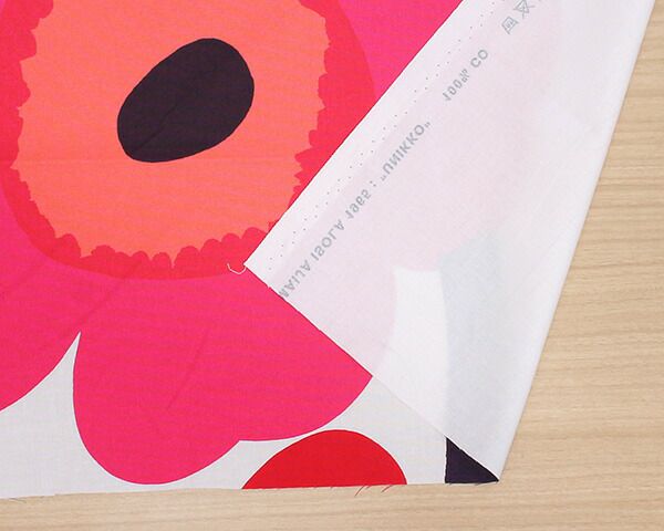 マリメッコ（marimekko） ウニッコ/UNIKKO コットンファブリック(生地) (30cm以上から10cm単位で切り売り)