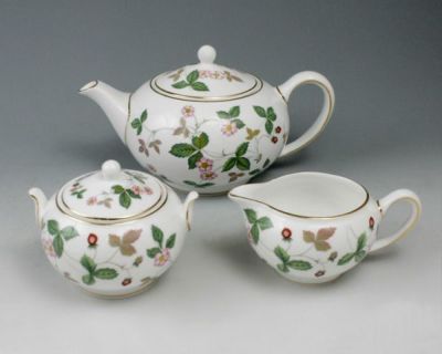 ウェッジウッド（WEDGWOOD） ワイルドストロベリー/Wild Strawberry EM ティーポット 小+シュガーボックス 小+クリーマー 小