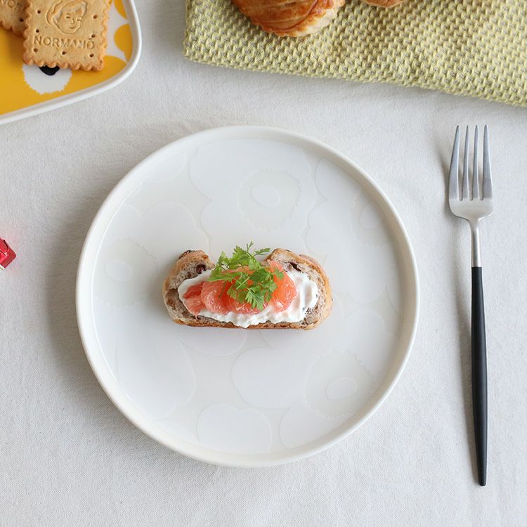 マリメッコ（marimekko） ウニッコ/UNIKKO プレート 20cm ホワイト/ナチュラルホワイト